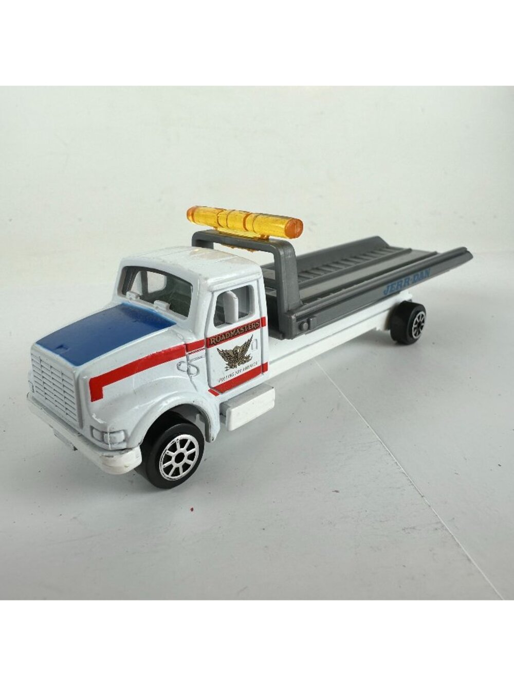 Vintage Road Champs Roadmasters Pulling For America Diecast Tow Truck Model